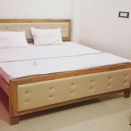 Maa Savitri Gest House Hotel Ayodhya Екстериор снимка